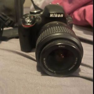 Nikon D5100 16.2MP 18-55mm DSLR Camera comes with bag, battery and neck carrier